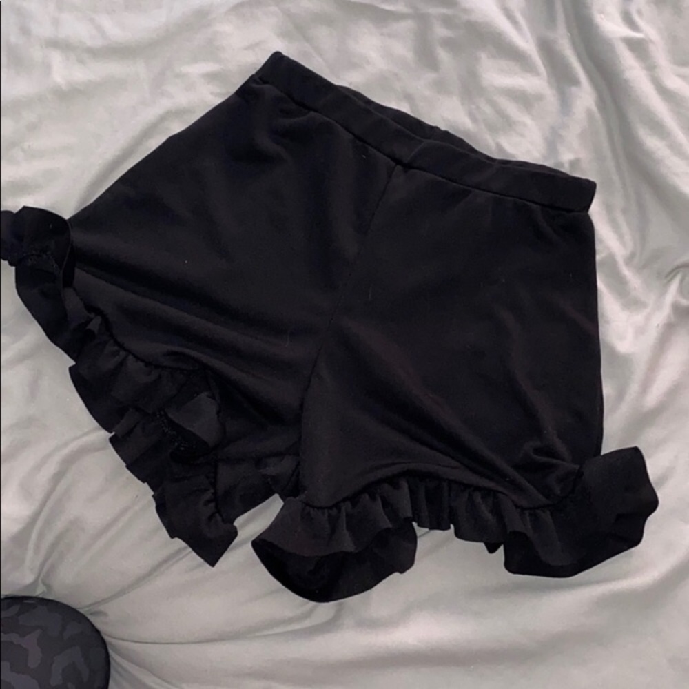 Pretty Little Thing High Wasted Ruffle Short Black